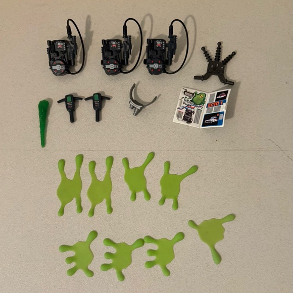 Ghostbusters lot includes figures, cars & firehouse - Picture 13 of 16